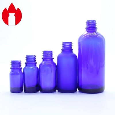 Bouteille en verre d' huile essentielle cosmétique vide